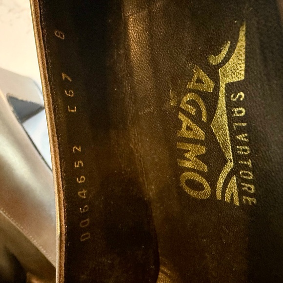 Vintage Salvatore Ferragamo Champagne Gold leather pumps - Picture 4 of 5